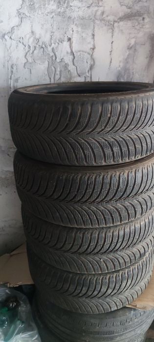 Продам комплект зимней резини