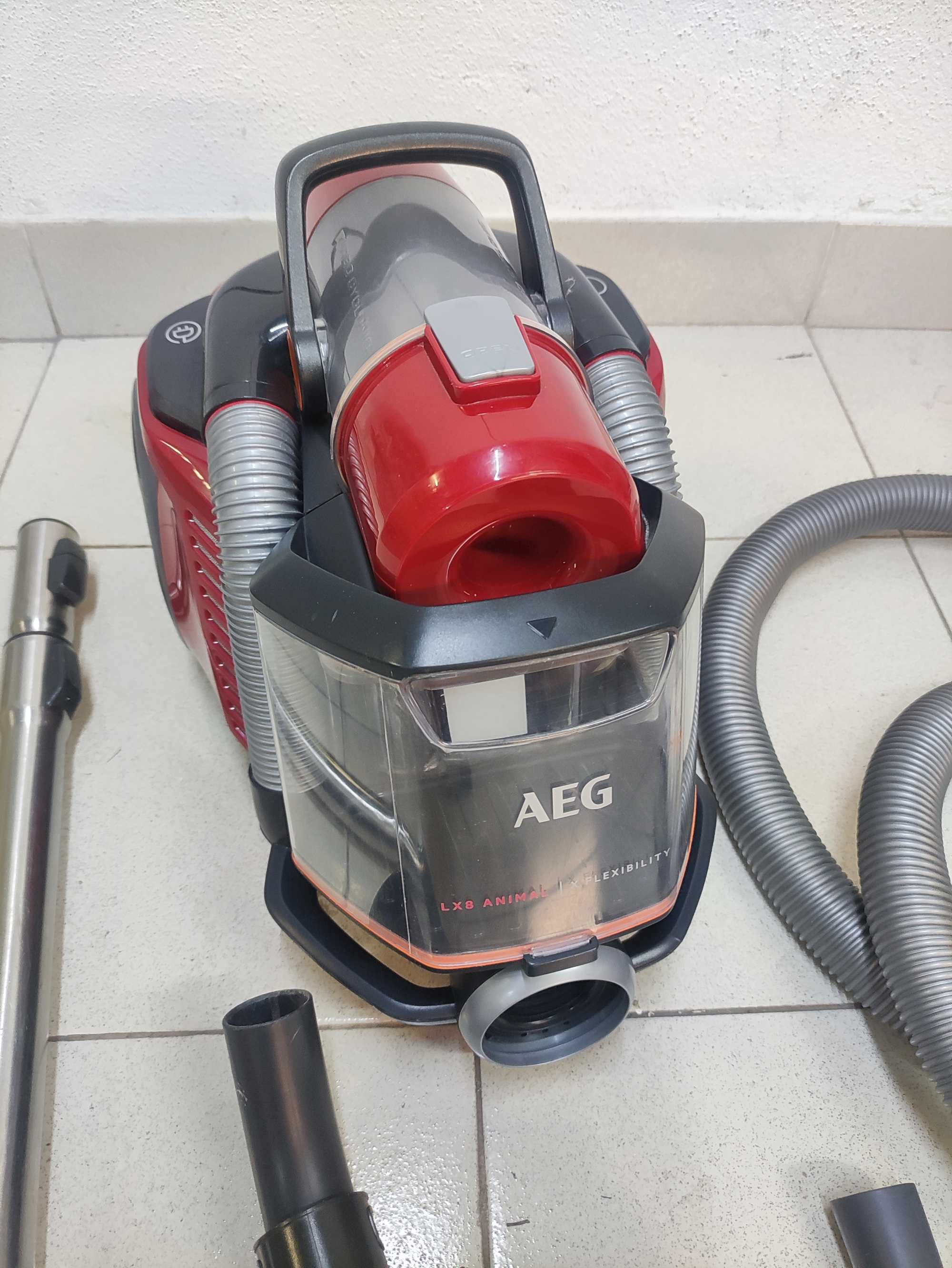Aspirador sem saco AEG LX8 Animal - DP4