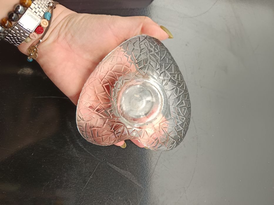 Castiçal de vidro em forma de coração