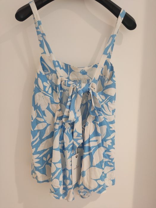 Top novo com etiqueta