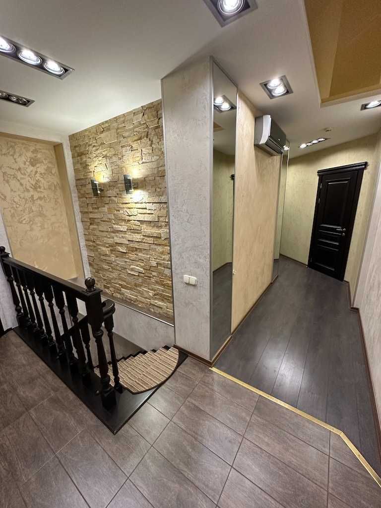 Продаж найбільшої квартири 213 м² у ЖК Корона, вул. Срібнокільська 1