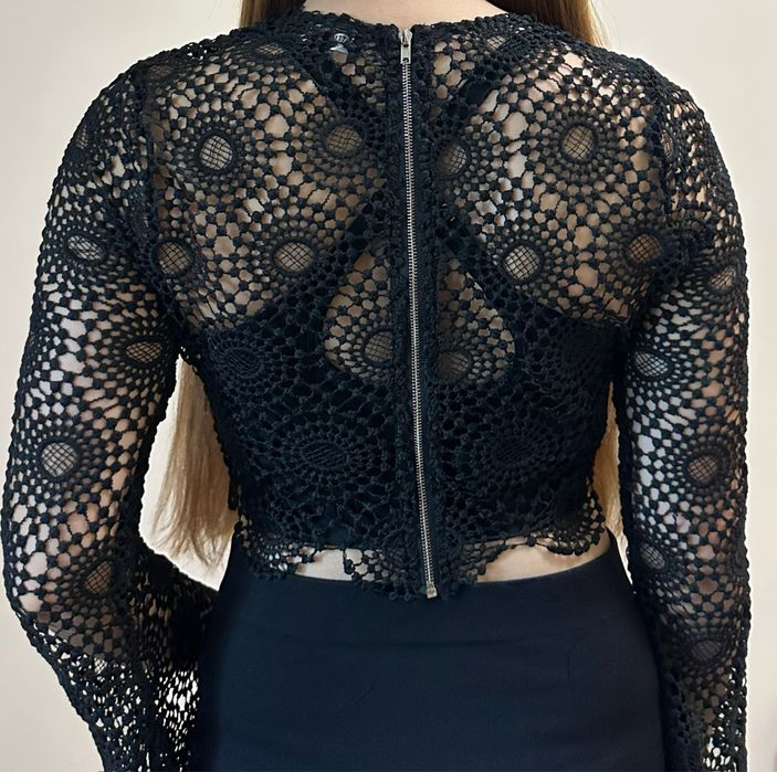 Чорна готична накидка бренду PrettyLittleThing