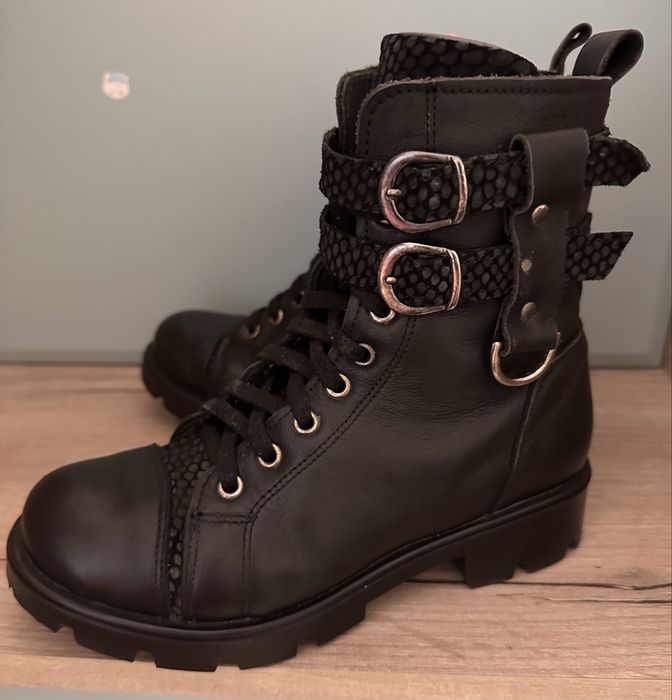 Зимові черевики для дівчинки