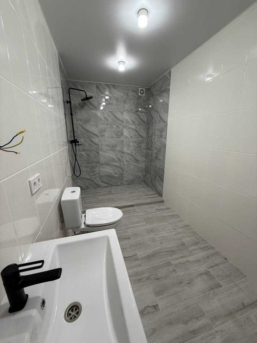 Продам новий будинок з басейном в центрі міста (пр. Миру/Пушкіна)