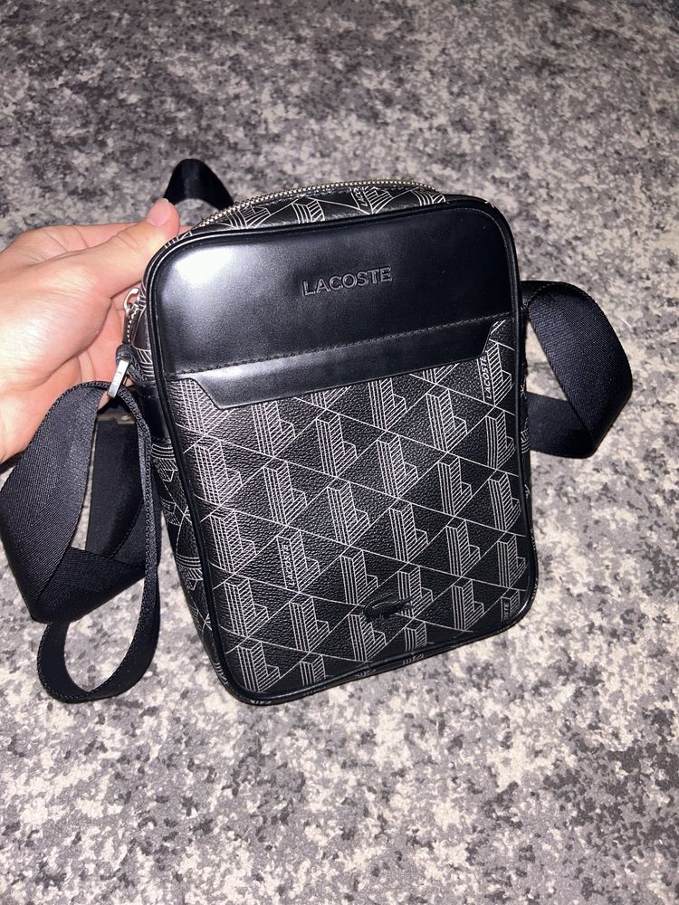 Зручна та вмістка сумка lacoste оригінальна