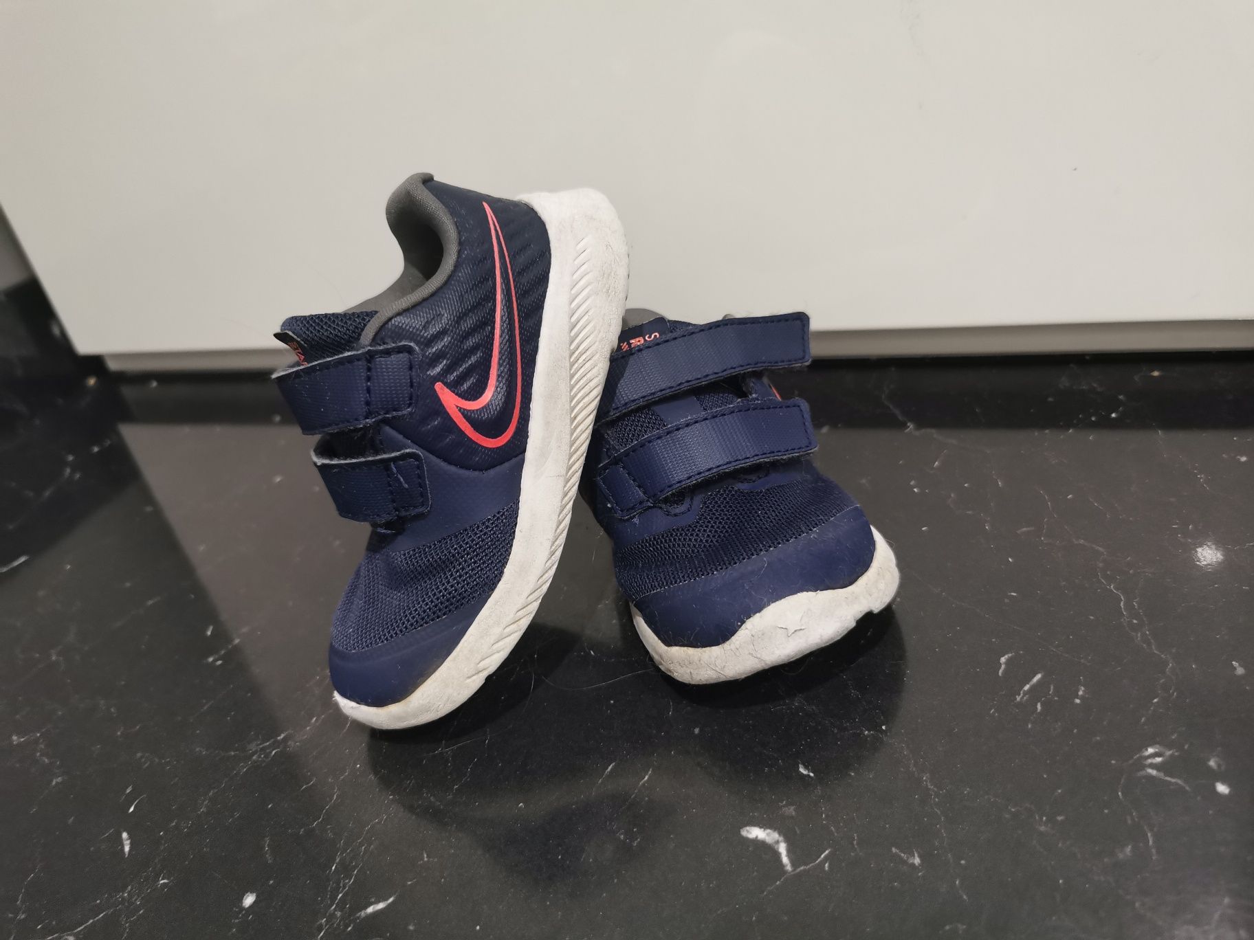 Chłopięce buciki Nike roz. 22