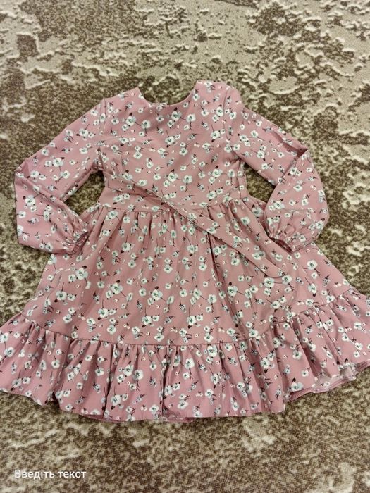 Фірмовий одяг для дівчинки 98см-110 см в дуже хорошому стані