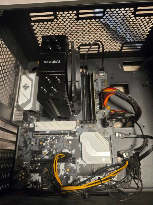 Komputer z procesorem i7 11700, 64 GB RAM
