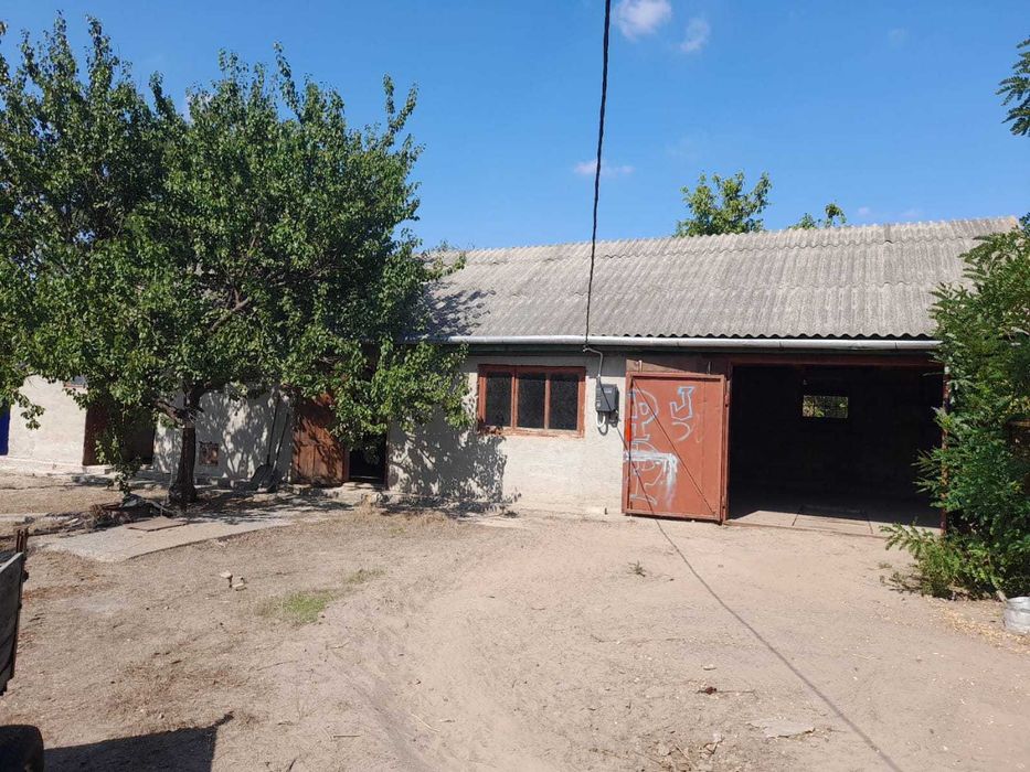 Продається, в селі Бузуків, земельна ділянка 25соток, під забудову.