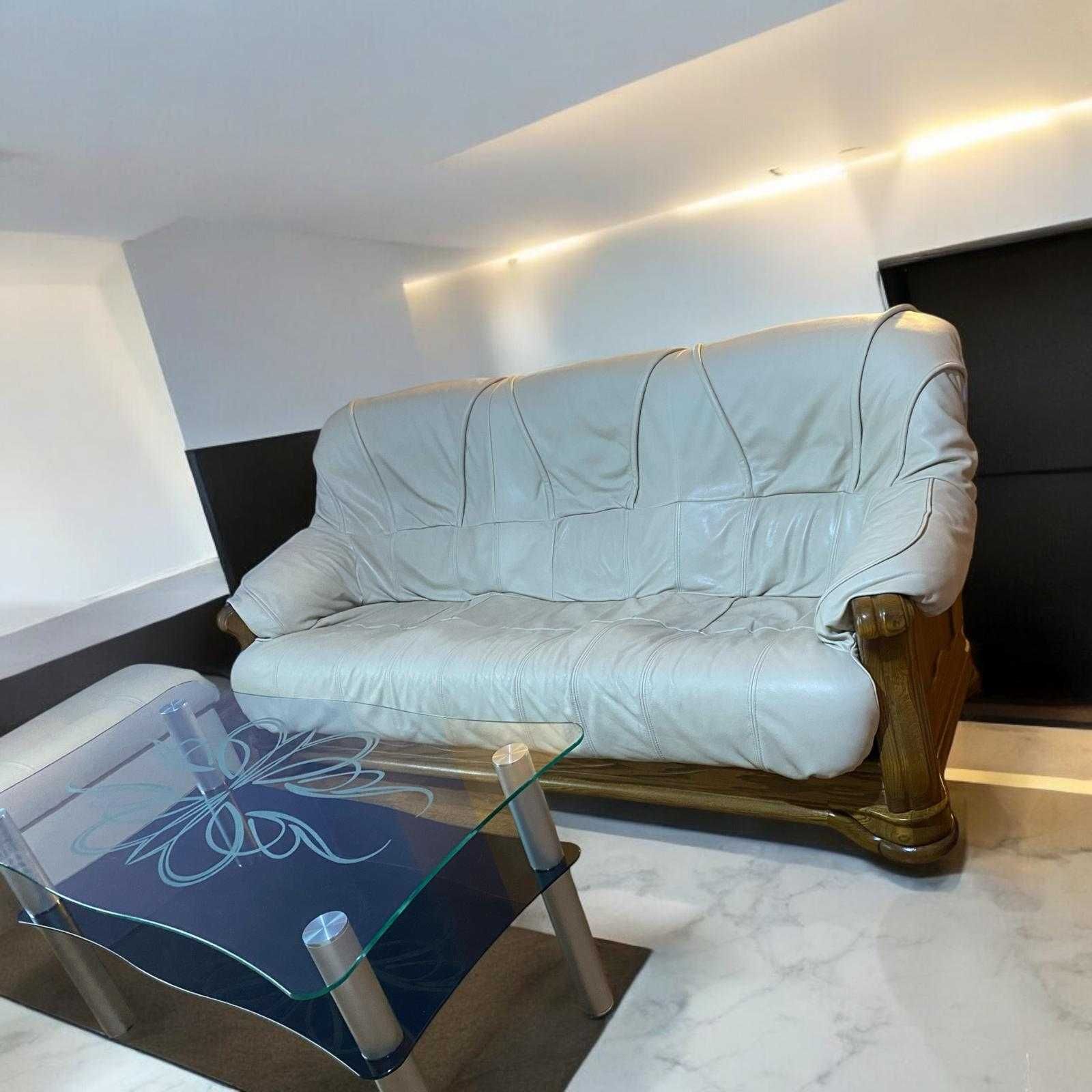 komplet wypoczynkowy: sofa skóra drewno plus 2 fotele - stan dobry
