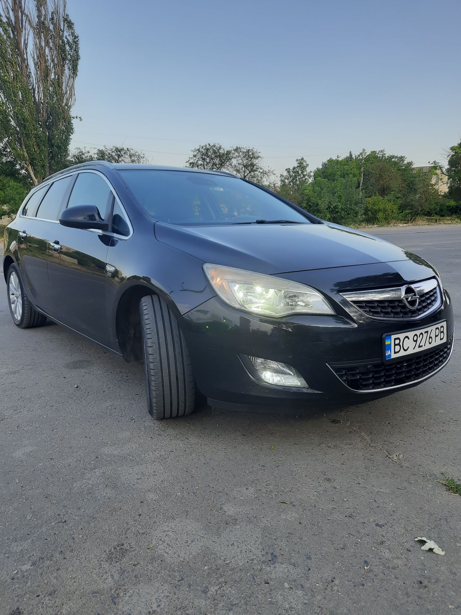 OPEL astra sports tourer 2011г.