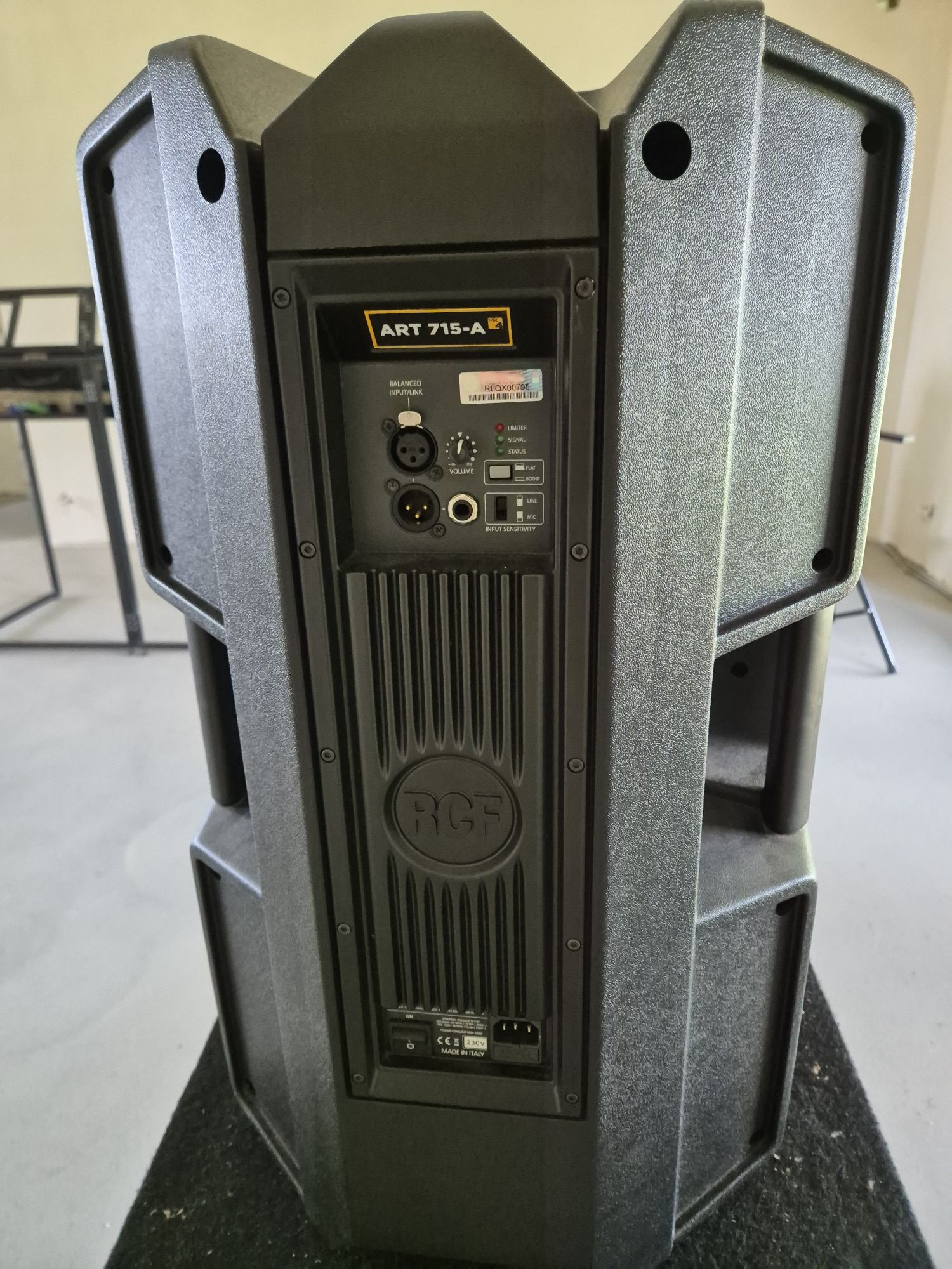 Sprzedam RCF 715 MK4.