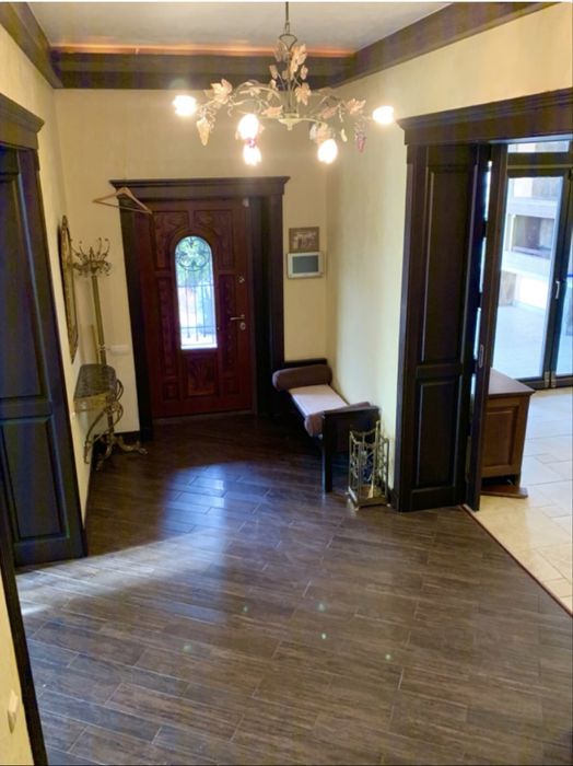 Дом на 8 сотках земли с ремонтом и бассейном на 7ст.Б.Фонтана.