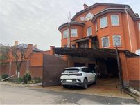 Продається 2-поверховий будинок , 10сотих землі Південо-Захід