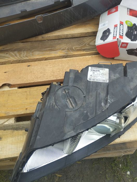Фари передним на Вольво в 50 без стекл