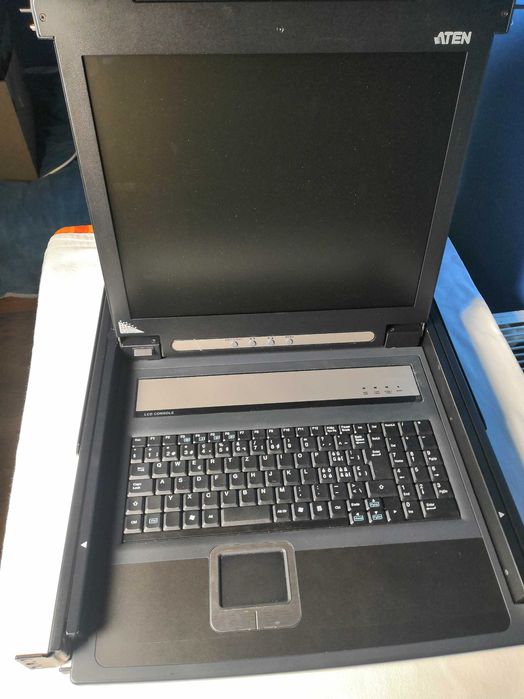 Aten CL1000M 17-calowa konsola LCD do szafy rack