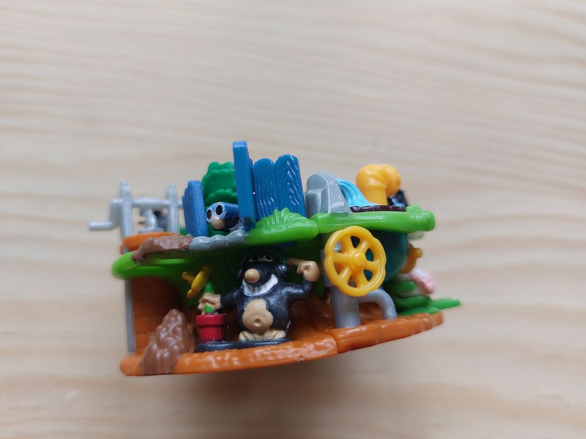 Figurka Krecik na działce kinder niespodzianka puzzke 3D vintage