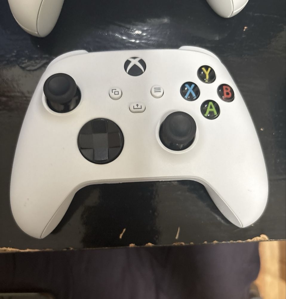 Vendo xbox series com 2 comandos por curto prazo!