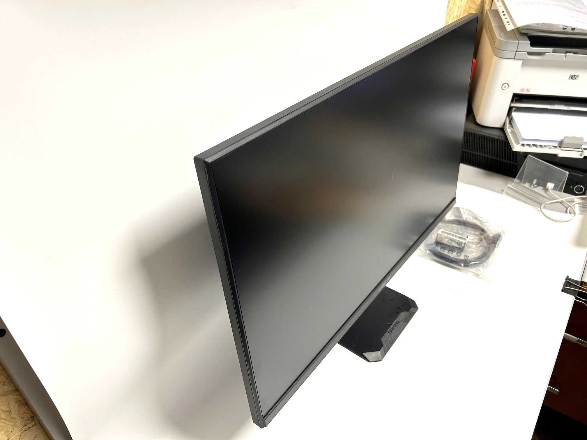 Monitor Gigabyte GS27F 27" rysa na ekranie