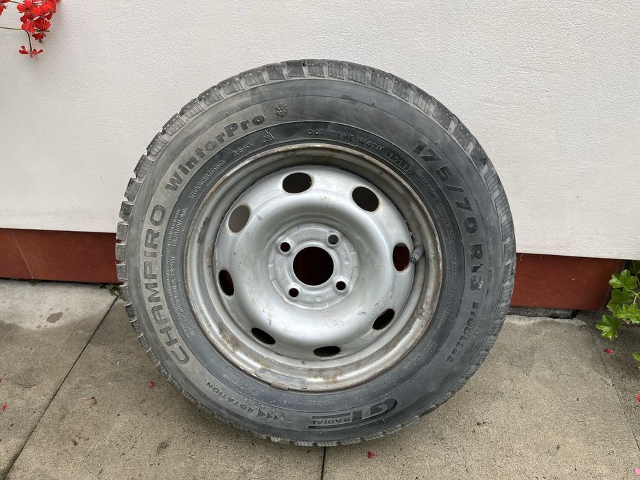 Opony zimowe  175/70 R13 wraz z felgami komplet