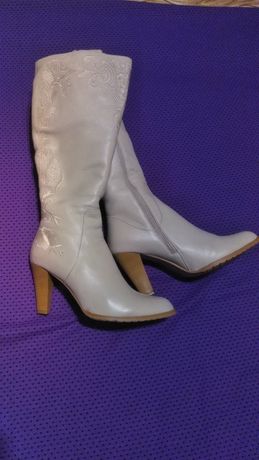 Жіночі шкіряні чобітки (сапоги) на підборах, розмір 38