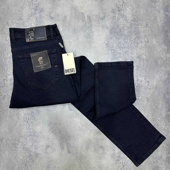 Базові чоловічі джинси DIESEL