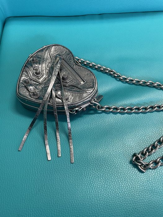 Mala  Balenciaga linda! 100% pele forma coracao da Balenciaga