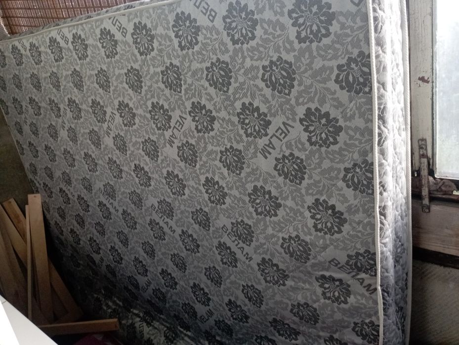 Терміново продам матрас двоспальний в гарному стані