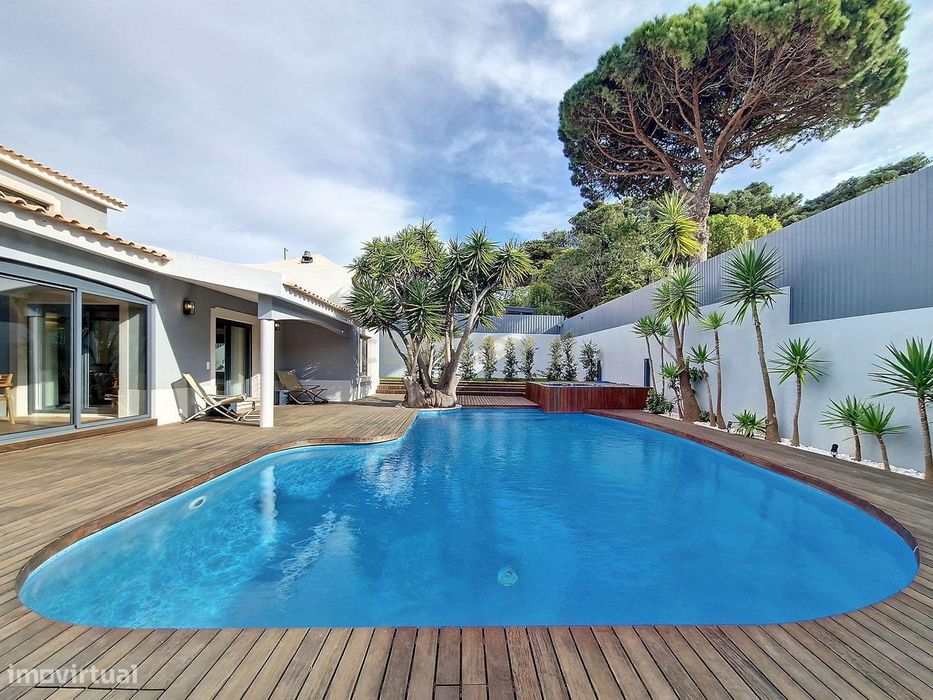Casa de Luxo em Cascais: Desfrute da Vida em Alto Padrão com 5 Suítes