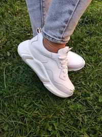 Жіночі шкіряні кросівки білі