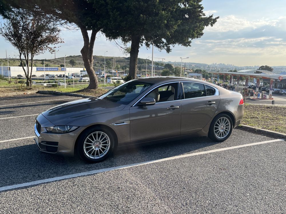 Jaguar XE - Caixa Automática