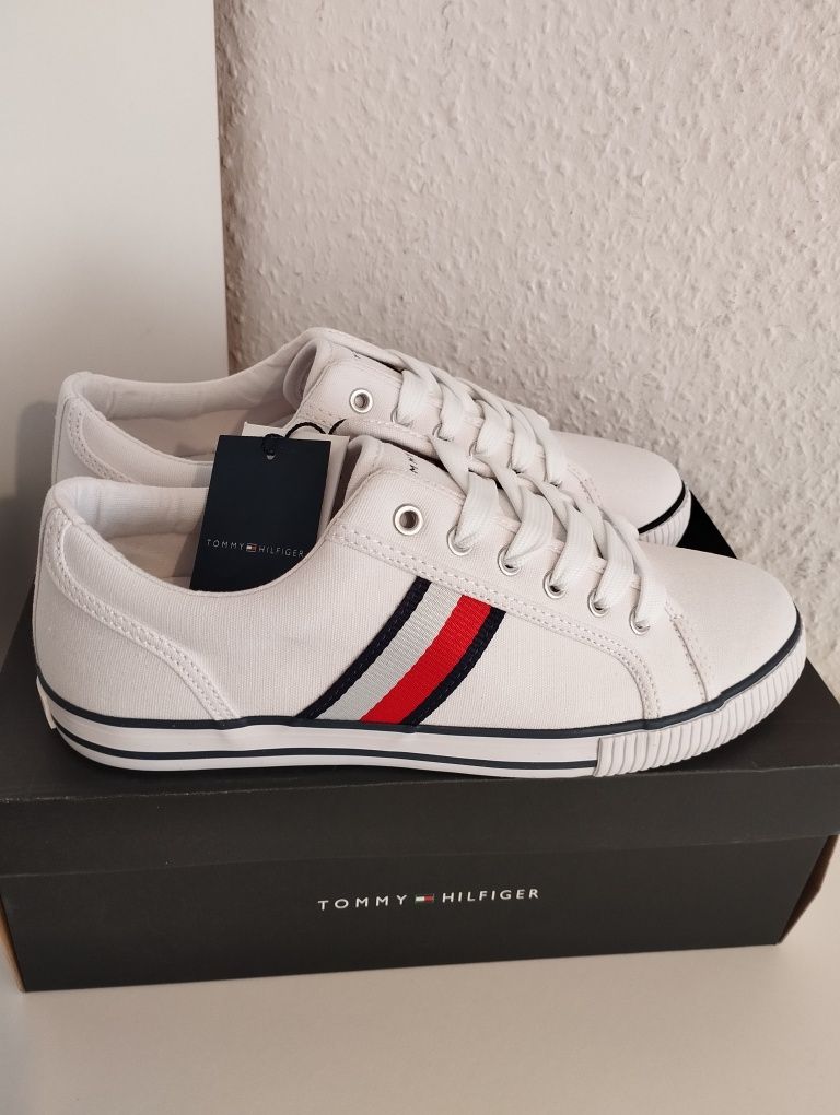 Sneakersy Tommy Hilfiger r39