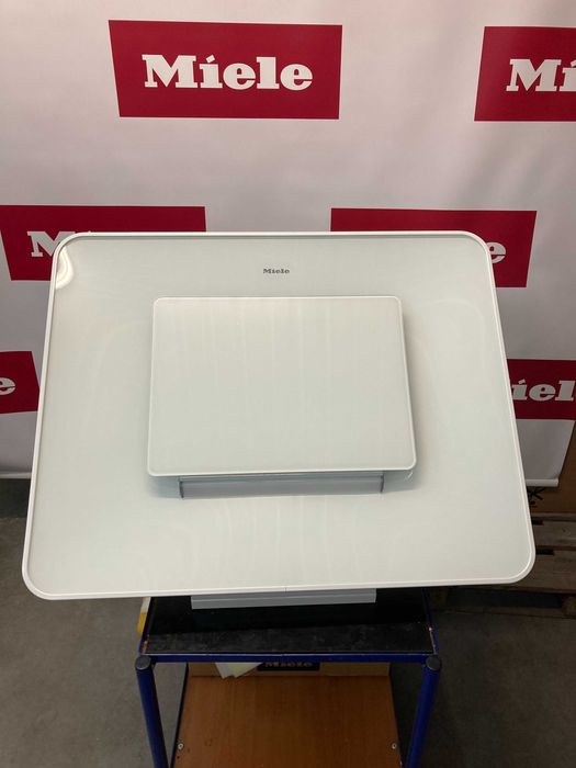 Настінна декоративна витяжка DA 6996 W Miele