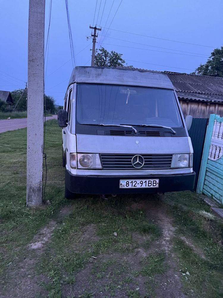 Mercedes MB-100D