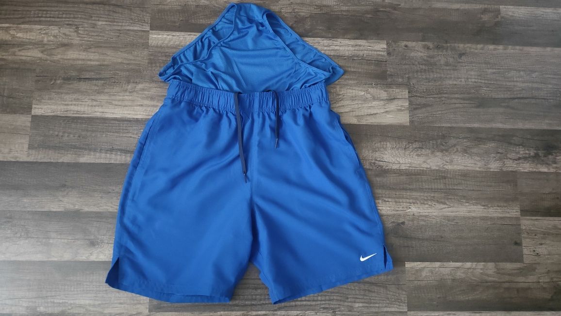świetne szorty NIKE z majtkami jak nowe