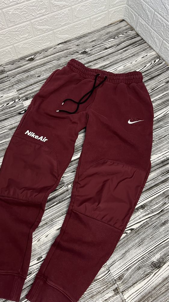 Спортивні штани Nike Air