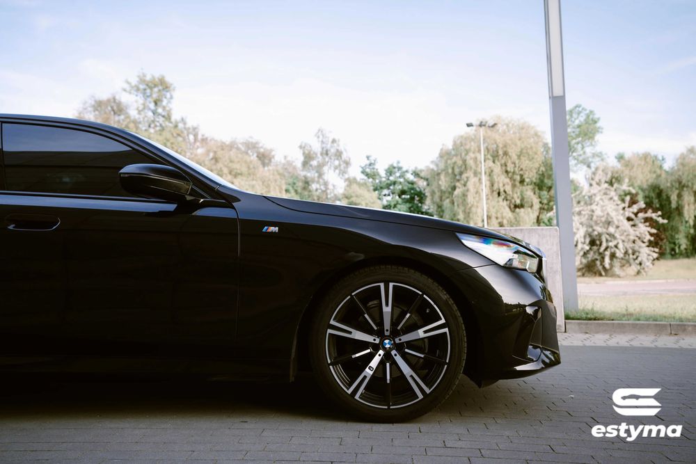 Wynajem samochodu, wypożyczalnia samochodów Estyma - BMW 5 G60
