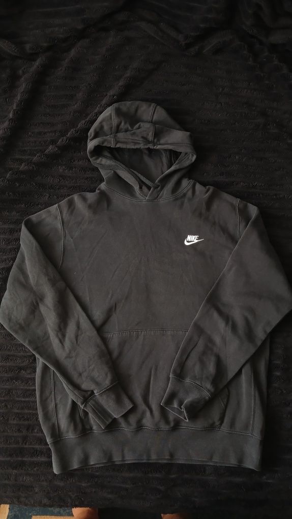 Чорне худі Nike.