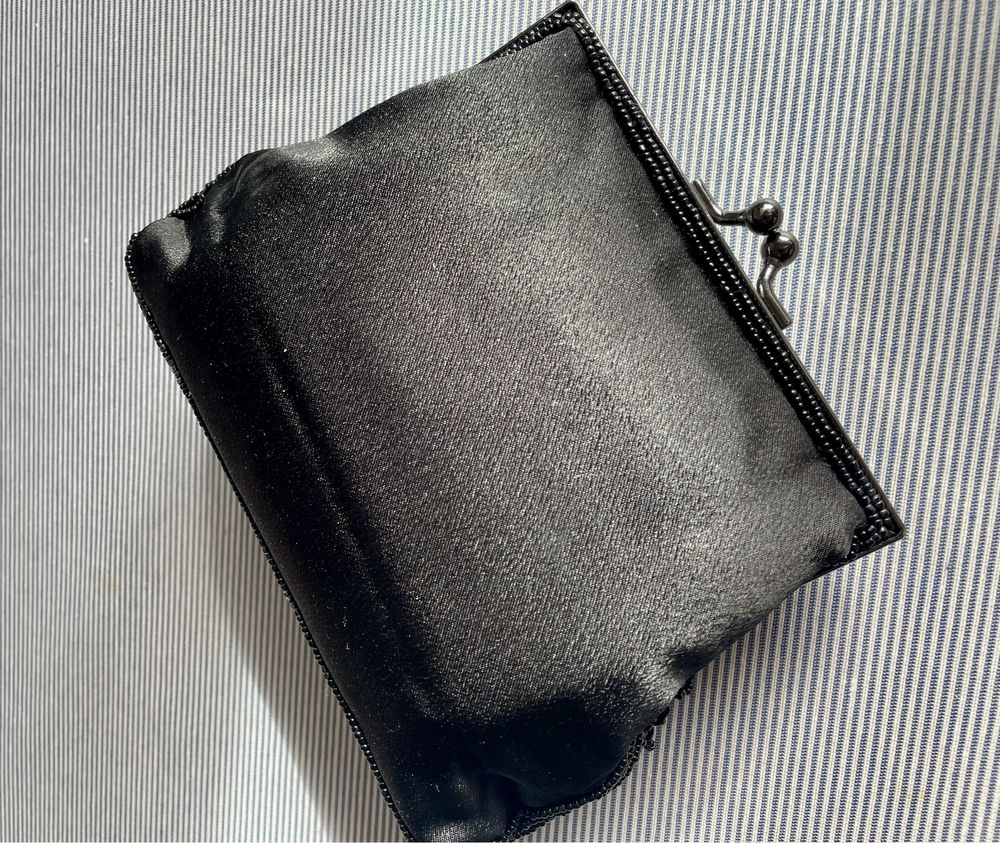 Clutch bordada Frangi