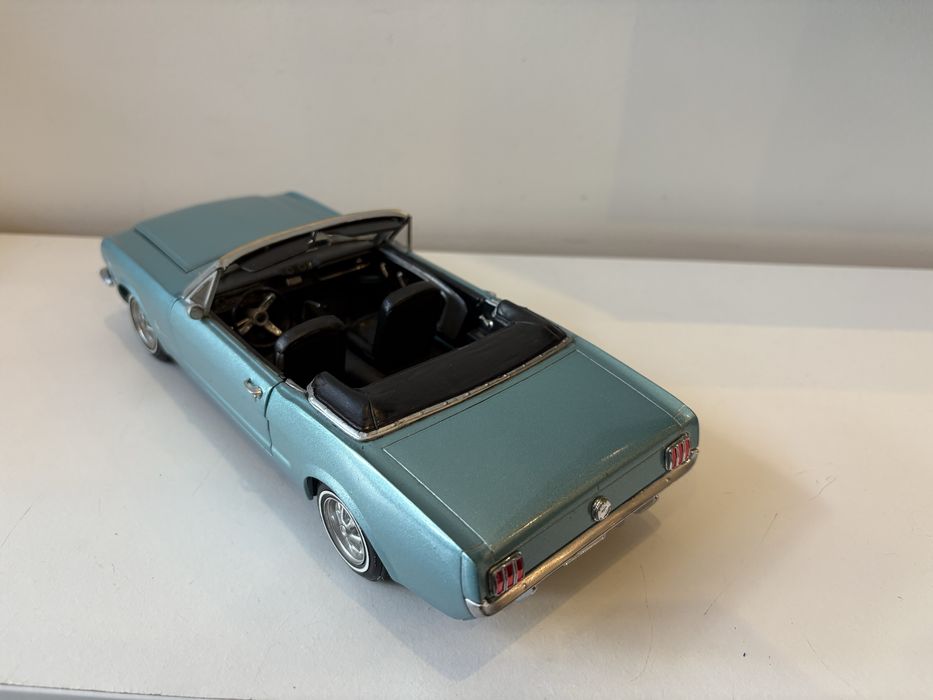 Model Ford Mustang 1:18 Revell (ertl bburago maisto welly)