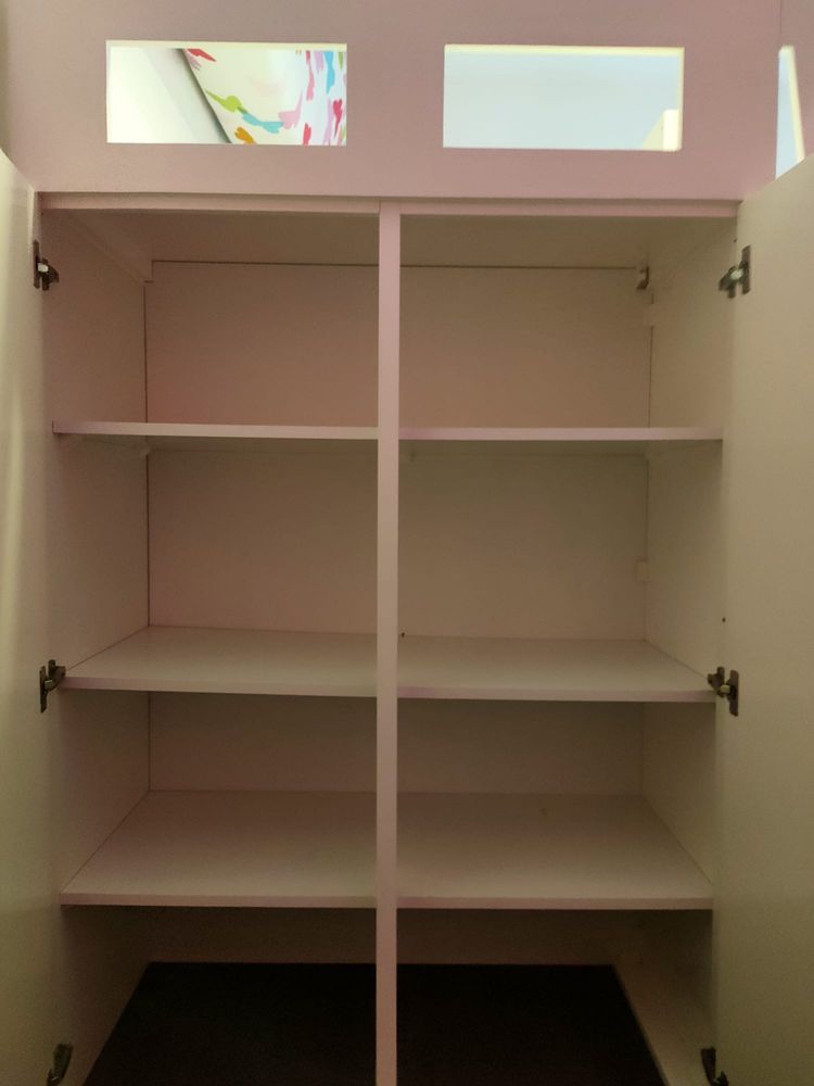 Cama madeira com armários