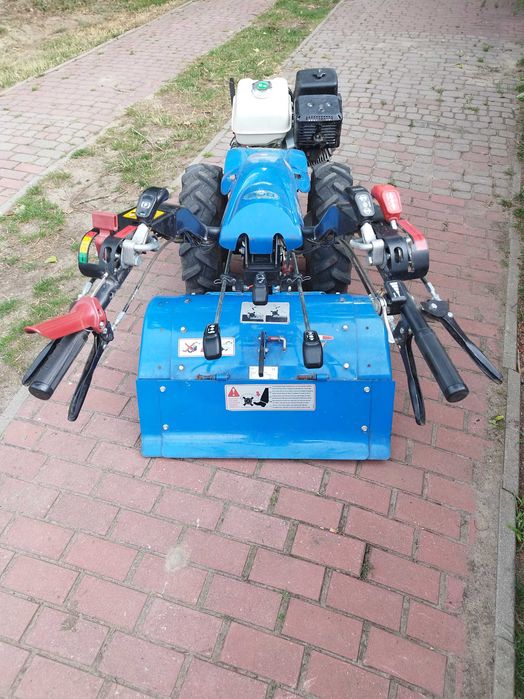 Wynajem wypożyczalnia glebogryzarki spalinowej Honda
