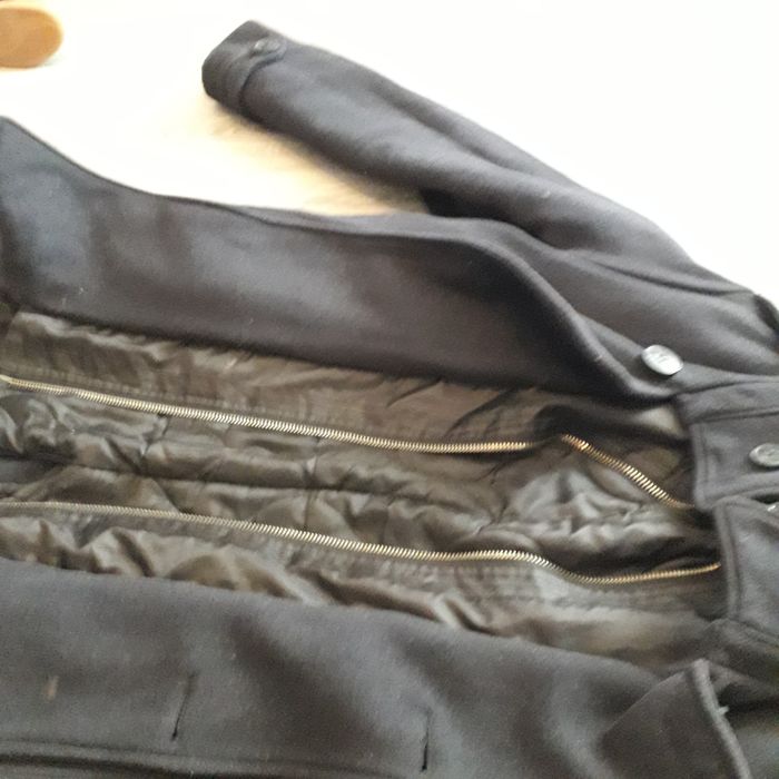 Sprzedan męski plaszcz dobrej marki