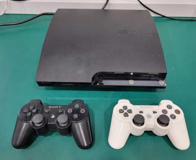 Playstation 3 com 2 comandos DualShock 3