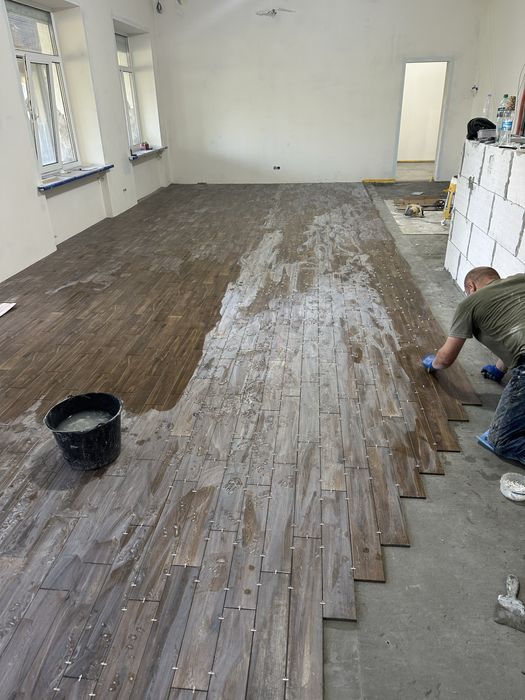 Послуги по укладанню плитки, плиточнік