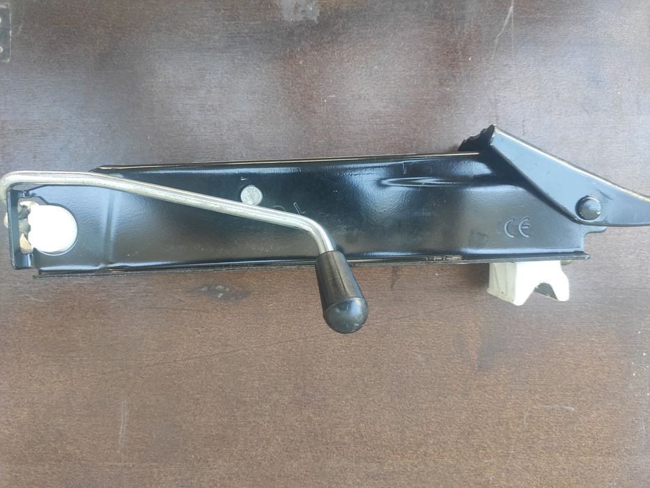 Домкрат VAG оригинал 1S0 011 031