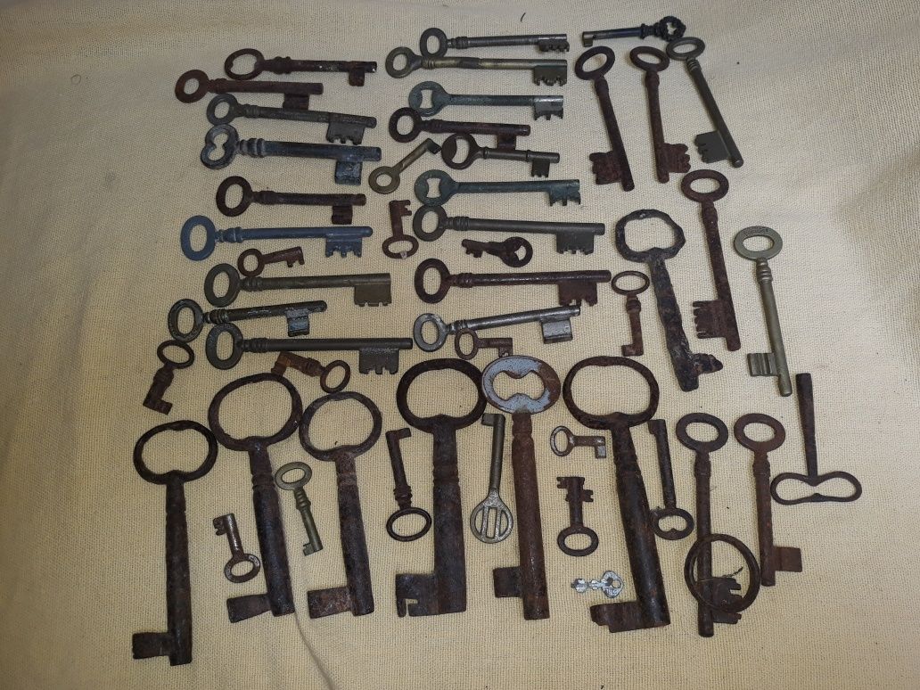 Coleção de 50 chaves antigas