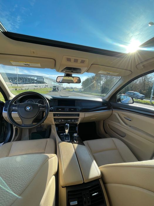 Автомобіль BMW 5 2012 року