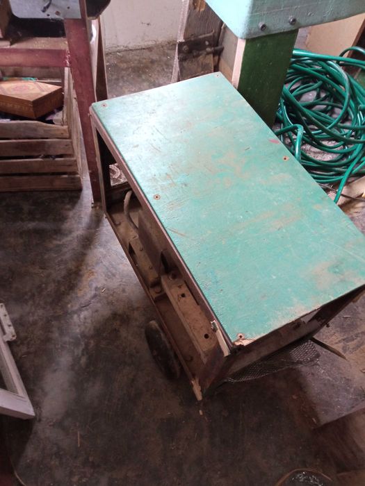 Wózek  kompletna Skrzynka na kołach na Spawarka Elektryczna