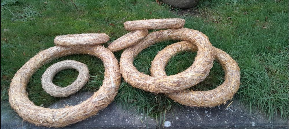 Wianki słomiane podkłady